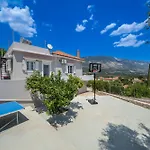 Stunning Views * Karavados
